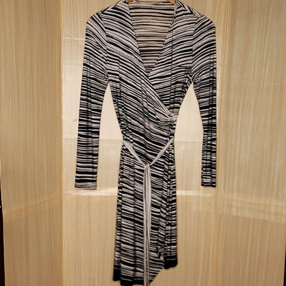 Liz Lange Maternity Black White Striped Wrap Dress - Picture 1 of 4